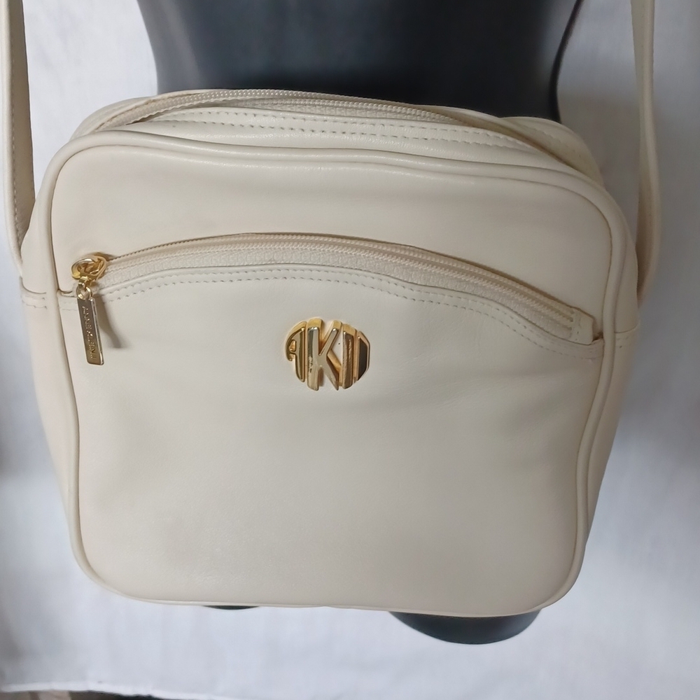 Vintage Anne Klein II purse, cream, leather, 8"x8"x3"